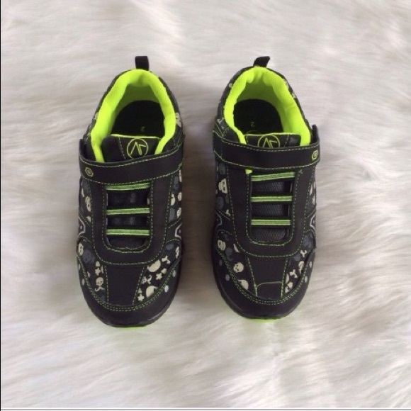 Skull No-Tie Sneakers - Picture 2 of 4